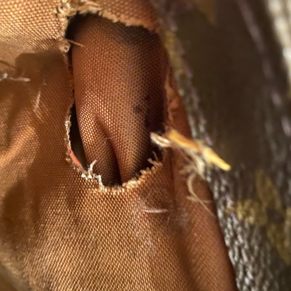 Louis Vuitton tote - Picture 13 of 16